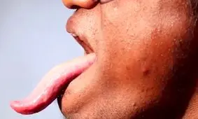 مرد هندی رکورد دراز ترین زبان دنیا را شکست!