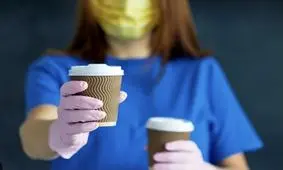 روزانه یک فنجان قهوه بخورید تا ابتلا به کرونا را تا یک دهم کاهش دهید!