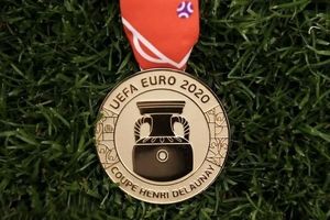 رونمایی از مدال طلای یورو ۲۰۲۰/ عکس