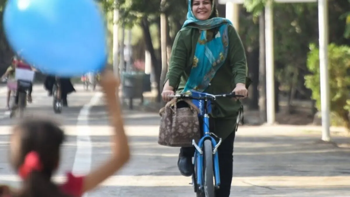 ممنوعیت استفاده بانوان از دوچرخه‌های اشتراکی در مشهد/ شورای شهر: نقض حقوق قانونی است