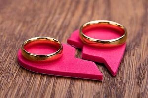 چرا زندگی بعضی زوج‌ ها بعد از ده‌ ها سال به طلاق می‌ رسد؟