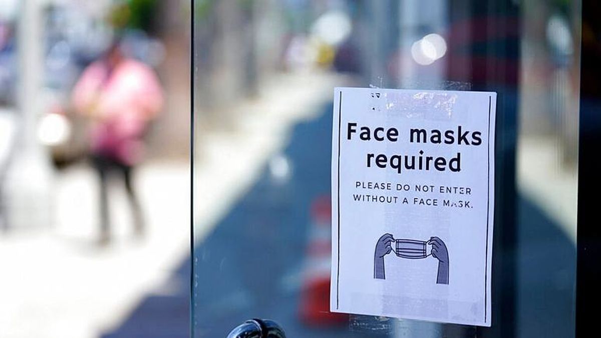 چرا ماسک زدن در مکان‌های سربسته حتی برای واکسینه شده‌ها بار دیگر توصیه می‌شود؟