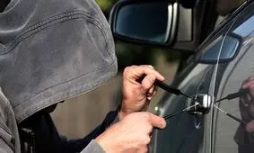 فیلم لحظه سرقت گستاخانه دزد موتورسوار در شهرک اندیشه/ ویدیو