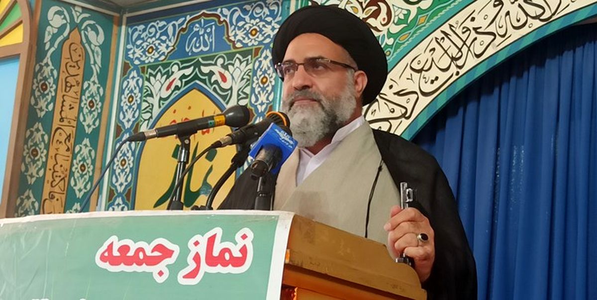 امام جمعه یاسوج: لباس های جلف به صورت ارزان در مسیر زنان قرار می گیرند تا بی حیایی دختران ما را فراهم کنند