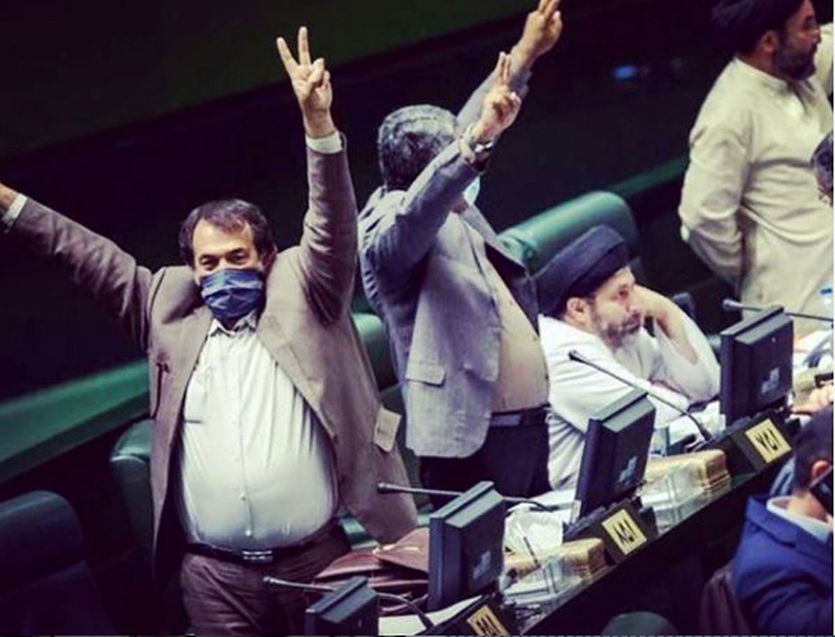 «منظورتان این است که جمع کنیم و از ایران برویم؟»