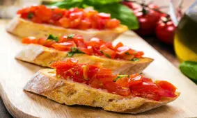 طرز تهیه بروسکت گوجه فرنگی، غذای گیاهی و خوشمزه