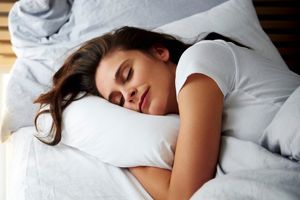 این پنج دلیل قانع تان می‌کند که حسابی به خواب تان اهمیت دهید