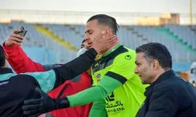 درگیری حامد لک با کریم باقری دردسرساز شد/ گلر پرسپولیس در آستانه جدایی قرار گرفت؟