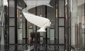 مرکز خریدی در خیابان فرشته که قیمت اجناس آن به یورو است