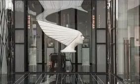 مرکز خریدی در خیابان فرشته که قیمت اجناس آن به یورو است