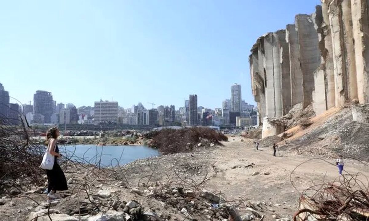 یک سال پس از انفجار بیروت؛ لبنان بیشتر در باتلاق فساد فرو میرود