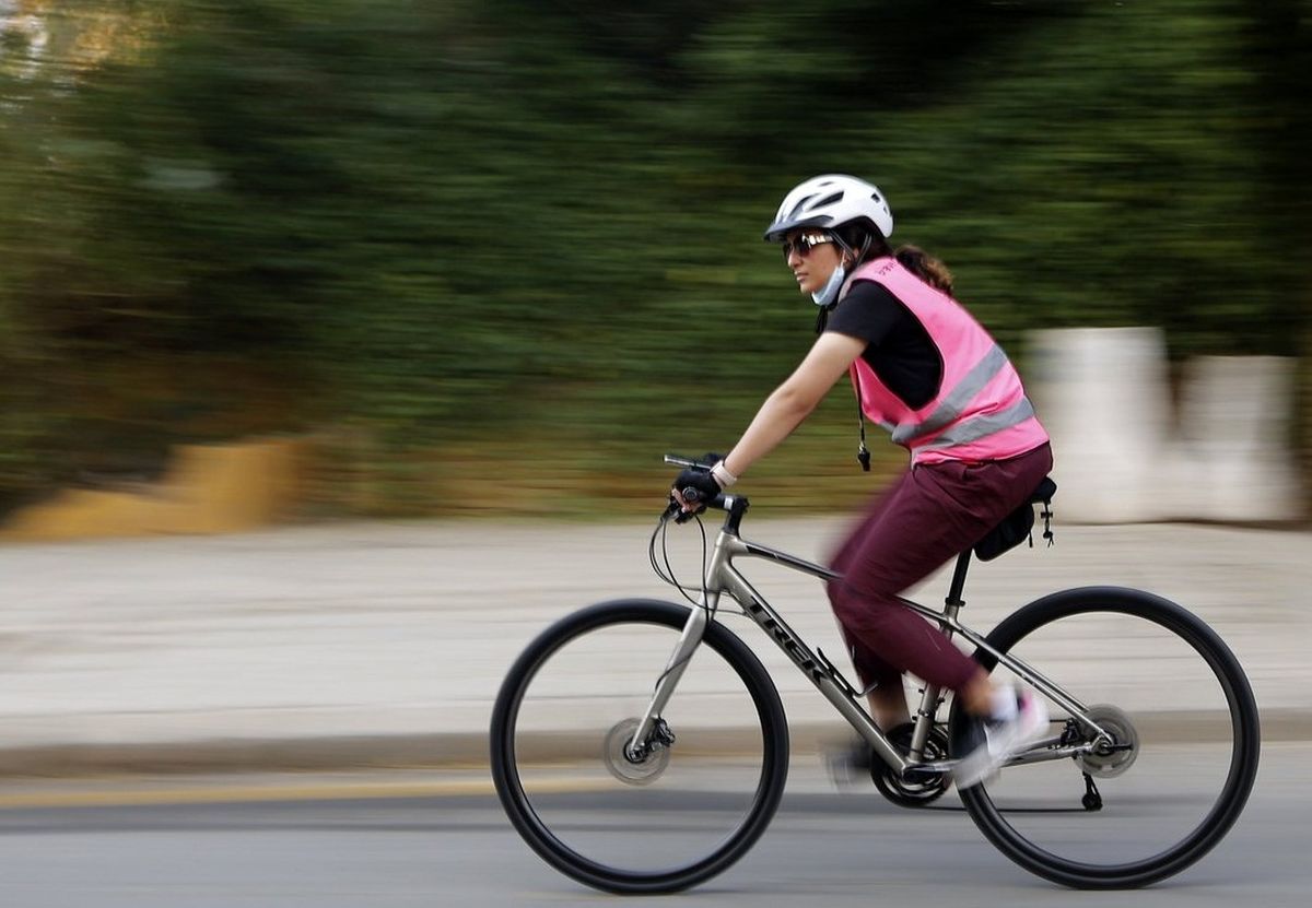 جنجال زنان دوچرخه‌ سوار در عربستان/ تشکیل تیم آموزش دوچرخه سواری به زنان/ عکس و ویدئو