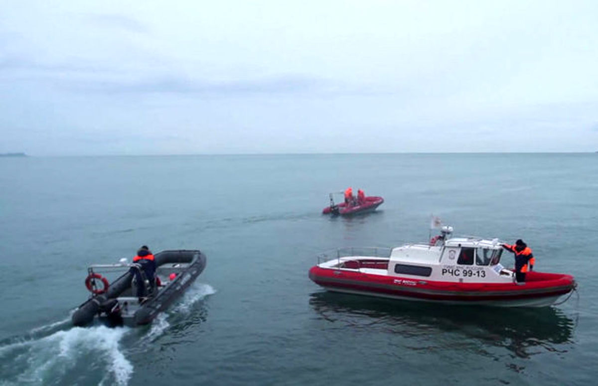 نجات جان ۲ صیاد در آبهای جزیره فارور پس از ۵ ساعت تلاش