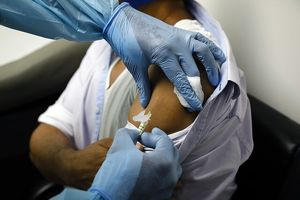 واکسیناسیون معلمان اهواز تا یک هفته آینده ادامه دارد
