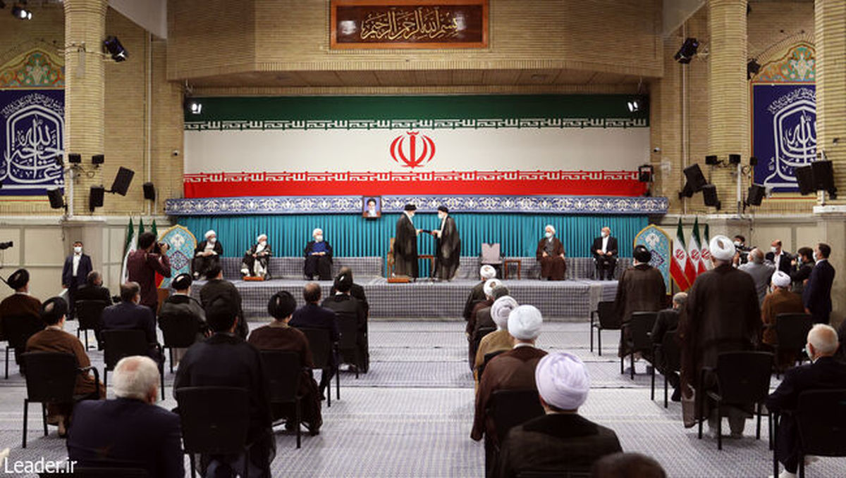 حاضران و غایبان مراسم تنفیذ/ احمدینژاد و خاتمی نبودند، لاریجانی و رقبای رئیسی در مراسم نشستند