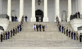 تفاوتهای مراسم تحلیف رئیس‌جمهور در ایران و آمریکا / یکی با تبلیغات جشن ملی در فضایی باز، دیگری در مراسمی رسمی، پشت درهای بسته