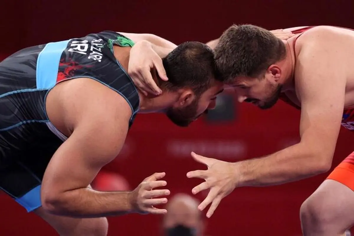 چه کسانی به نیمه‌نهایی اوزان ۷۴ و ۱۲۵ کیلوگرم کشتی آزاد المپیک راه یافتند؟