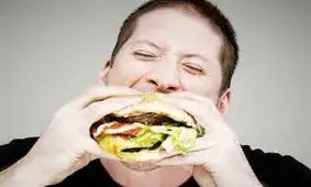 خوردن بی‌موقع روی پوست تاثیر منفی دارد