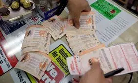 لغو پرواز باعث شد زن ۵۱ ساله یک میلیون دلار در بخت آزمایی برنده شود