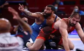 طلای سنگین وزن در یک ثانیه از دست پتریاشویلی رفت/ سیداکوف قهرمان میان وزن شد