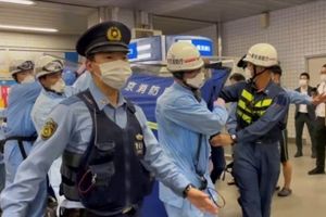 مردی در ایستگاهی قطار در توکیو یک نفر را کشت و ۱۰ نفر را با چاقو زخمی کرد