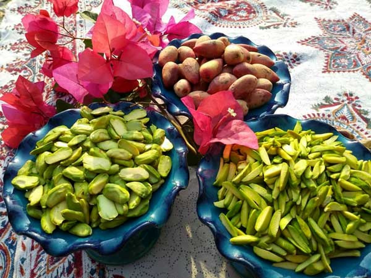 طرز تهیه خلال پسته خانگی و پودر پسته تازه و سالم