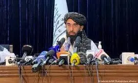 تنها خبرنگار زن در نشست خبری سخنگوی طالبان/ عکس