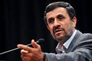 احمدی‌نژاد با خودش چسب هل داشت