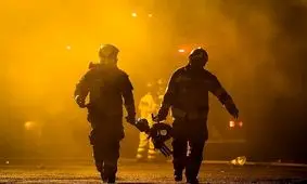 آتش‌سوزی مهیب ۱۵ باب مغازه در خمام گیلان/ ۲ آتش‌نشان مجروح شدند