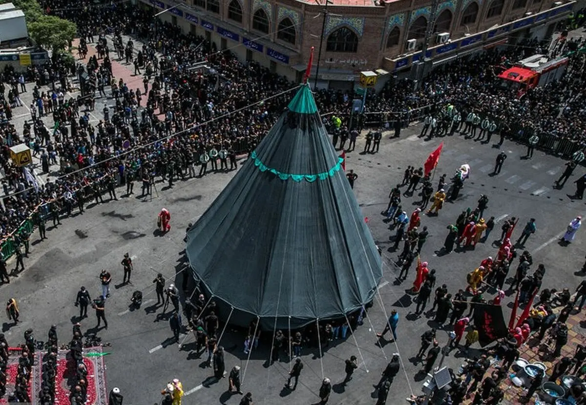 مراسم عزاداری روز عاشورا؛ چهارراه گلوبندک تهران/ عکس