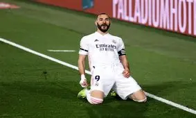 بنزما با رئال مادرید تمدید کرد/ عکس