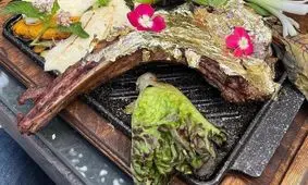 تبلیغات این روزهای تیسترها: خرما و استیک با روکش طلا