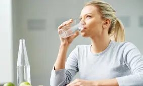 نوشیدن آب و ۵ تاثیر شگفت انگیز آن روی مغز