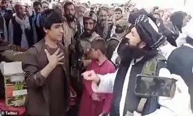 تروریست تحت پیگرد آمریکا، در خیابان‌های کابل می‌چرخد