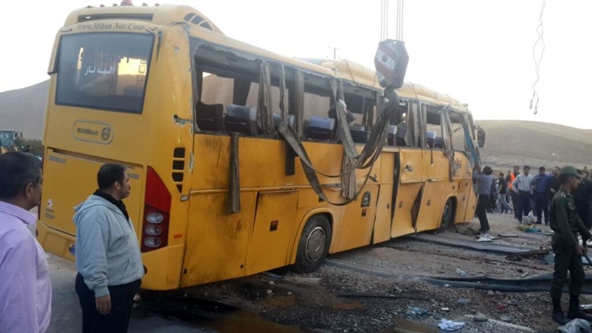 یک دستگاه اتوبوس در مهماندوست دامغان واژگون شد