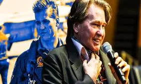 وال کیلمر صدای خود را که به دلیل سرطان از دست داده بود، پس گرفت