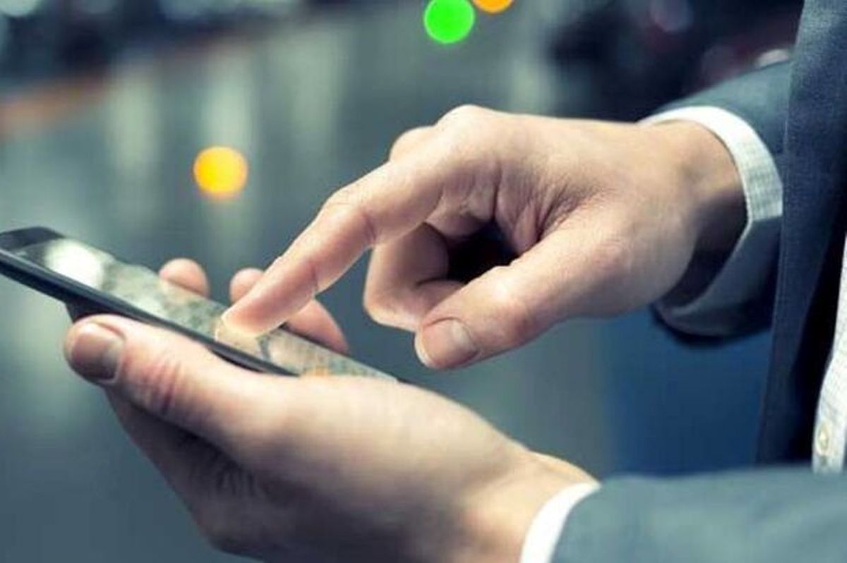 نماینده مجلس حامی طرح صیانت در حال دور زدن فیلترینگ/ عکس