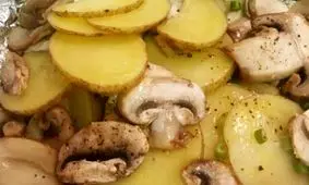 طرز تهیه قارچ و سیب زمینی با فویل