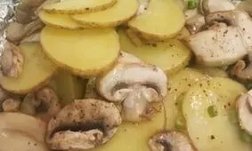 طرز تهیه قارچ و سیب زمینی با فویل