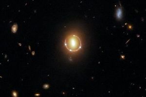 ثبت تصویر خیره‌کننده از «حلقه انیشتین» توسط تلسکوپ هابل