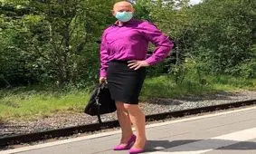 پدربزرگی که عاشق کفش های پاشنه دار و دامن های زنانه است