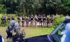 فرار نماینده پارلمان لهستان از دست پلیس برای رساندن غذا و دارو به مهاجران افغانستانی/ ویدئو