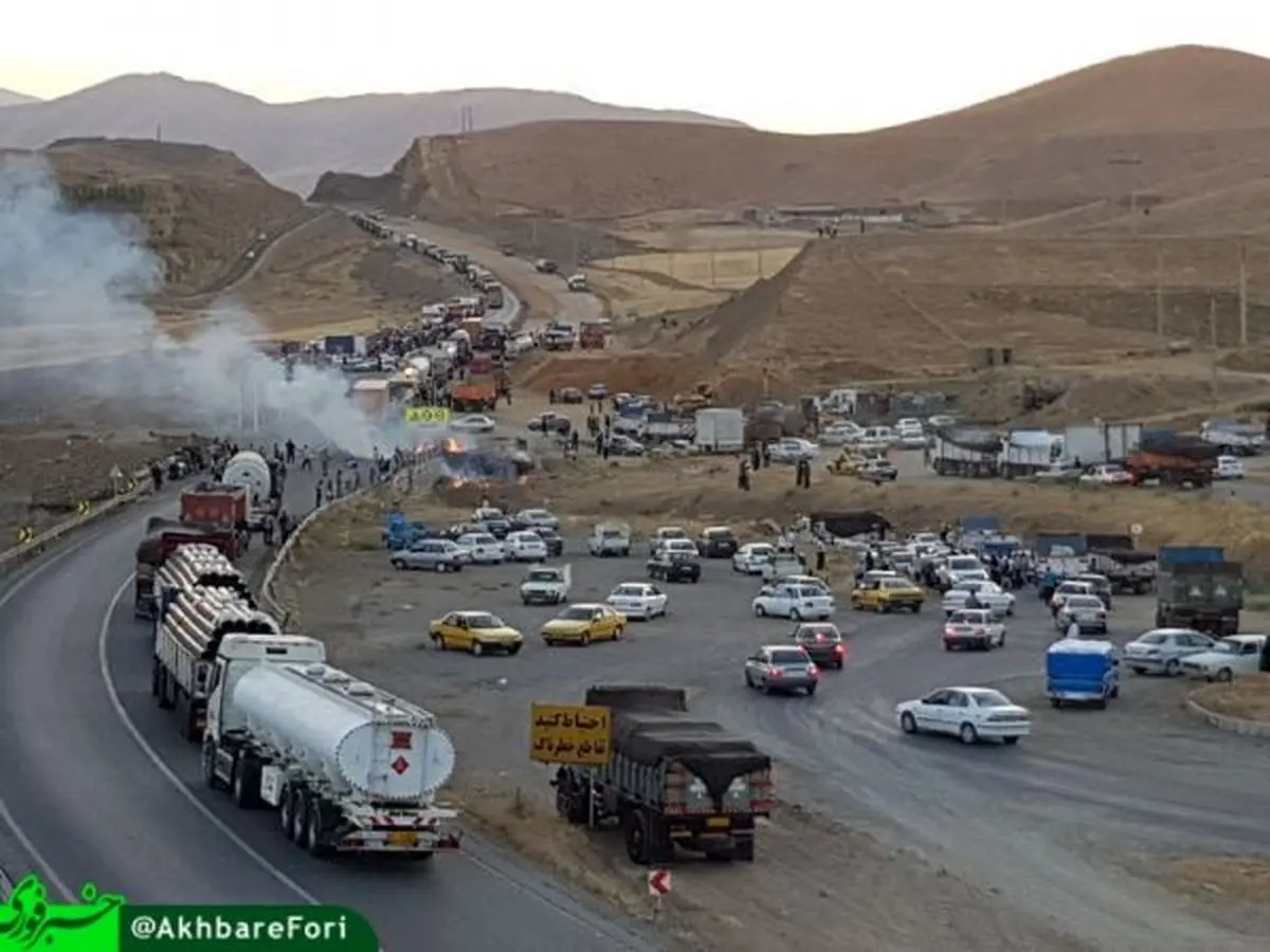 تجمع در اعتراض به وضعیت جاده ازنا به اراک