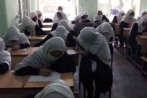 طالبان: دبیرستانهای دخترانه فعلا تعطیل است
