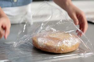 هرگز نان داغ را در کیسه پلاستیکی نگذارید