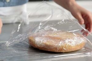 هرگز نان داغ را در کیسه پلاستیکی نگذارید