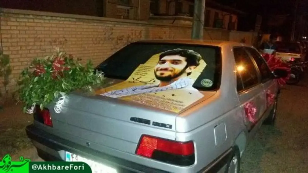 تزئین ماشین عروس با تصویری از شهید حججی