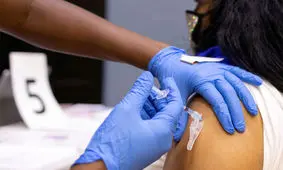 بیش از ۸۵۶ هزار دوز واکسن کرونا در آذربایجان غربی تزریق شد