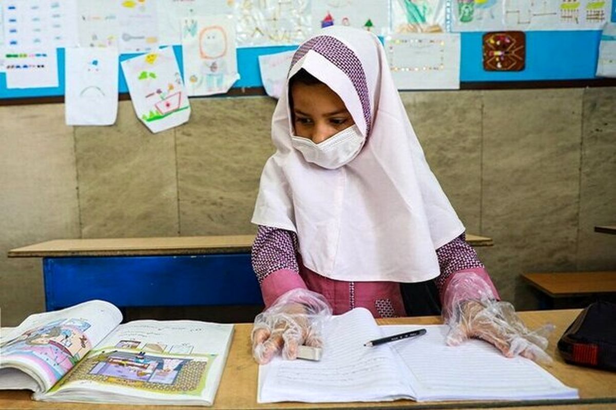 دانش آموزان در دو راهی آموزش حضوری و مجازی