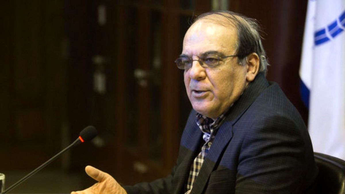 عباس عبدی: روزنامه کیهان می خواهد پوست خربزه زیرپای رئیسی بیندازد